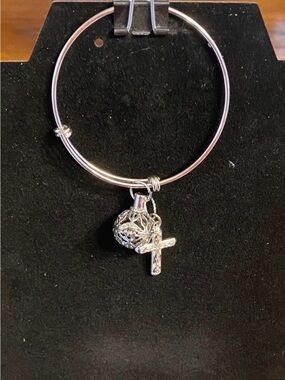 Silver toned Cross Charm Bracelet